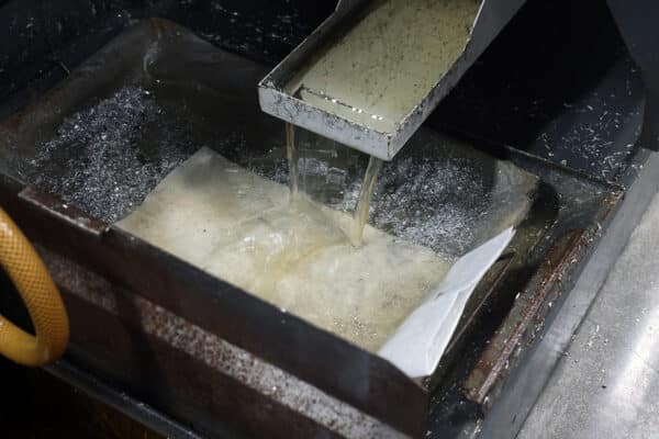 Oil, Fuel, Diesel, Gasoline, Hydrocarbons, Solvents, Grease, Petroleum-based Absorbent Pad