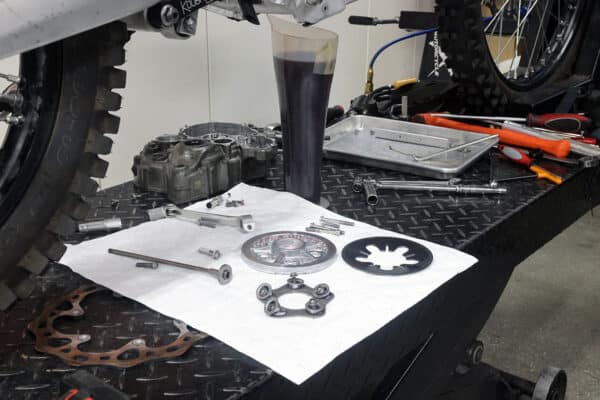 Oil, Fuel, Diesel, Gasoline, Hydrocarbons, Solvents, Grease, Petroleum-based Absorbent Pad